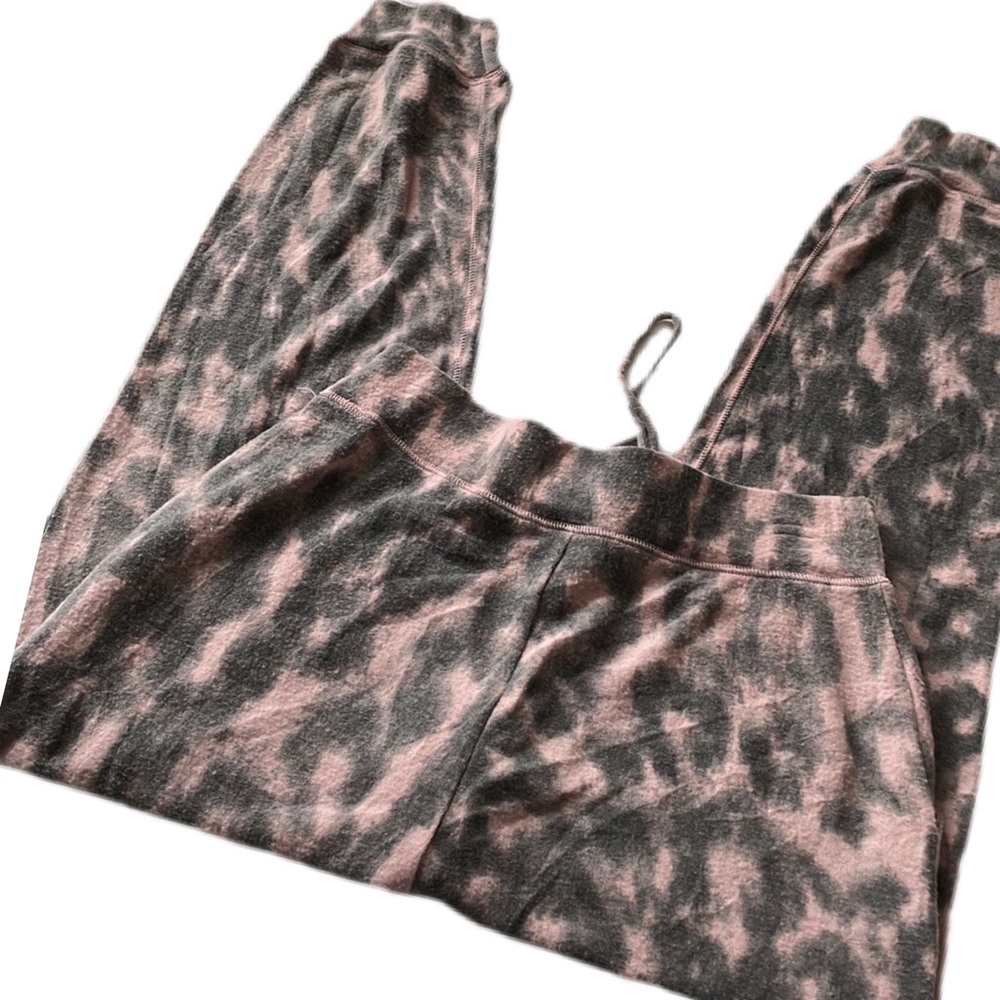 BLANK NYC Animal Leopard Print Fleece Loungewear Pants - Picture 2 of 12
